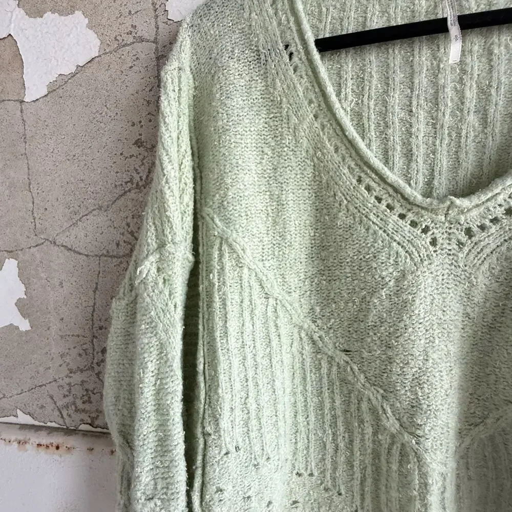 Free People V Neck Cropped Pullover Textured Knit Sweater Light Sage‎ Green